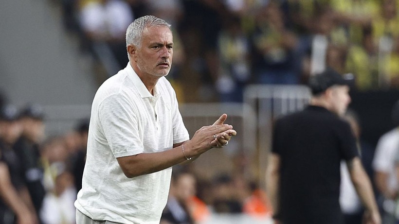 Jose Mourinho Fenerbahçe’de değişimi başlattı; 5 futbolcu da artık yok - Resim: 1