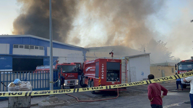 Gaziantep'te elyaf fabrikasındaki yangın 2 saatte söndürüldü - Resim: 4