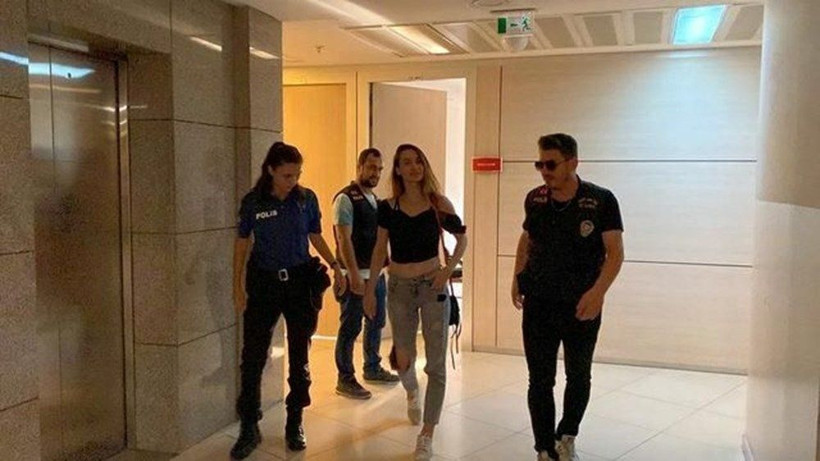 Emre Aşık’ın eski eşi Yağmur Sarnıç tutuklandı: Bakırköy Kadın Cezaevi’ne gönderildi - Resim: 1