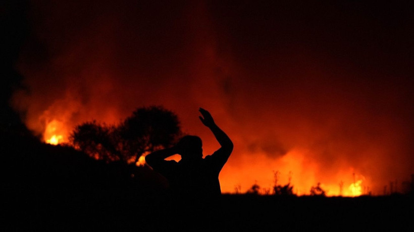 Türkiye'nin birçok noktasında alevlerle mücadele sürüyor - Resim: 1