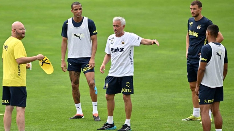 Mourinho'nun hayalleri yerle bir oldu! Manchester United'ın yıldızı Fenerbahçe'yi istemedi - Resim: 3
