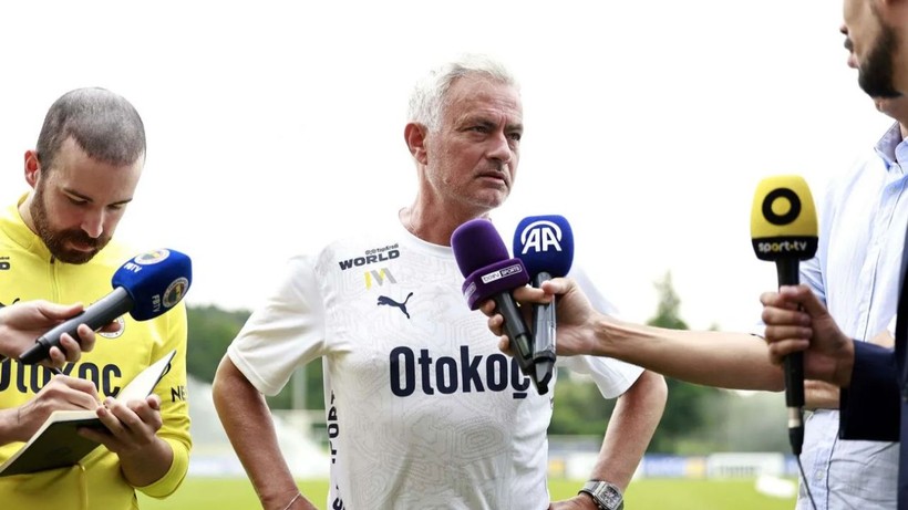 Mourinho'nun hayalleri yerle bir oldu! Manchester United'ın yıldızı Fenerbahçe'yi istemedi - Resim: 2
