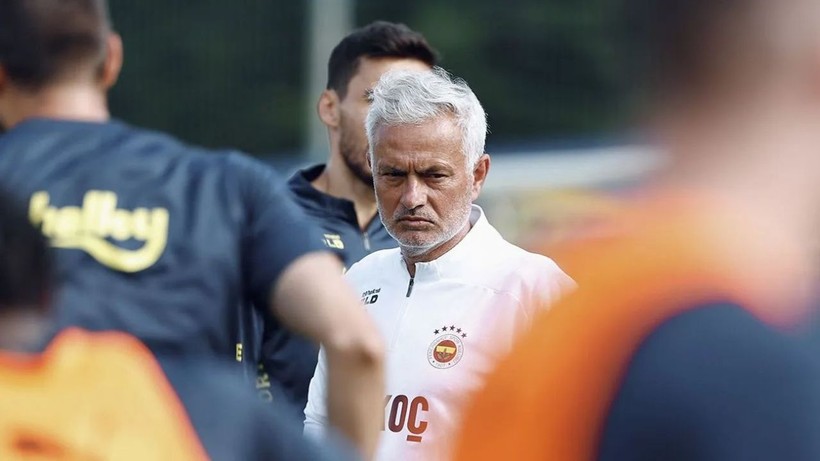 Mourinho'nun hayalleri yerle bir oldu! Manchester United'ın yıldızı Fenerbahçe'yi istemedi - Resim: 1