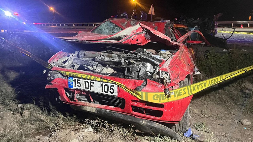 Burdur'da feci kaza: 2 ölü, 3 yaralı - Resim: 1