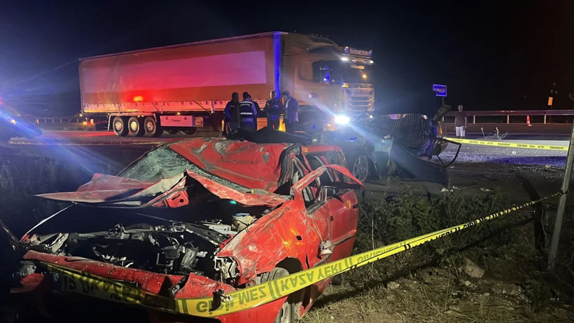 Burdur'da feci kaza: 2 ölü, 3 yaralı - Resim: 2