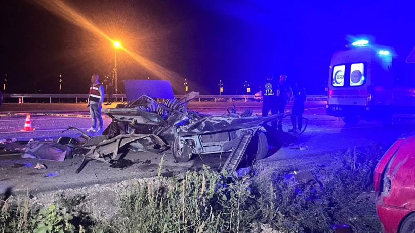 Burdur'da feci kaza: 2 ölü, 3 yaralı - Resim: 3