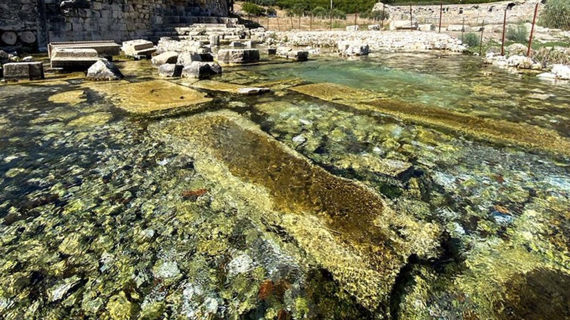 Tarihi kalıntılarla yolculuk: Antalya'da su altında kaybolmuş antik kent büyüledi - Resim: 1