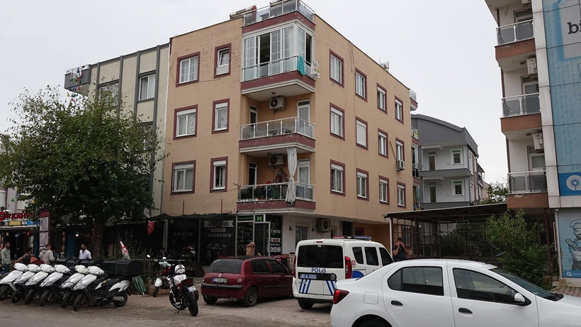 Antalya'da, Rusya'ya gidip gelen kadın kocasını ölü buldu - Resim: 4