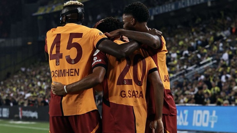 Galatasaraylı herkes bu fotoğrafı paylaşıyor; Jose Mourinho detayı olay olur - Resim: 4