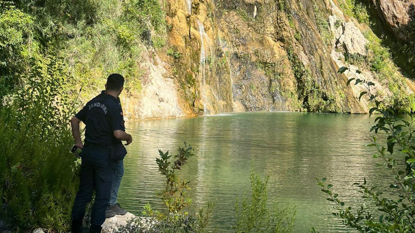 Şelalede suya giren İranlı boğuldu - Resim: 4