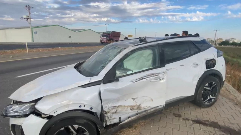 Diyarbakır’da iki otomobilin çarpıştığı kaza kamerada - Resim: 3