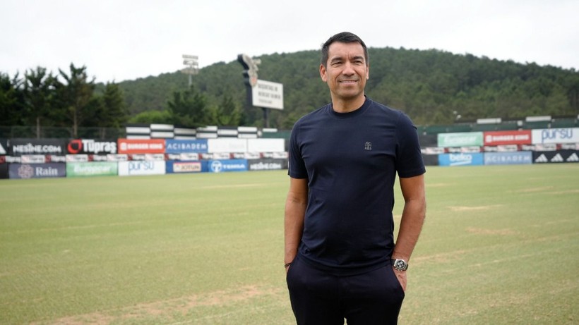 Van Bronckhorst, Frankfurt maçı öncesi açıkladı: Sürpriz bir kadro çıkabilir! - Resim: 3