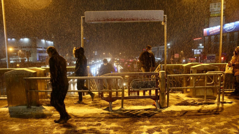 Meteoroloji yılın ilk kar yağışı için haritayı işaret ederek uyardı: Kuvvetli sağanak ve fırtına ile birlikte geliyor - Resim: 2