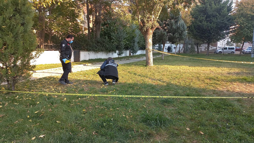 Parkta telefonla konuşurken, tabancayla vuruldu - Resim: 2