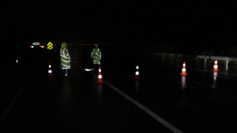 Rize'de heyelan! Karadeniz Sahil Yolu tek yönlü ulaşıma kapandı - Resim: 3