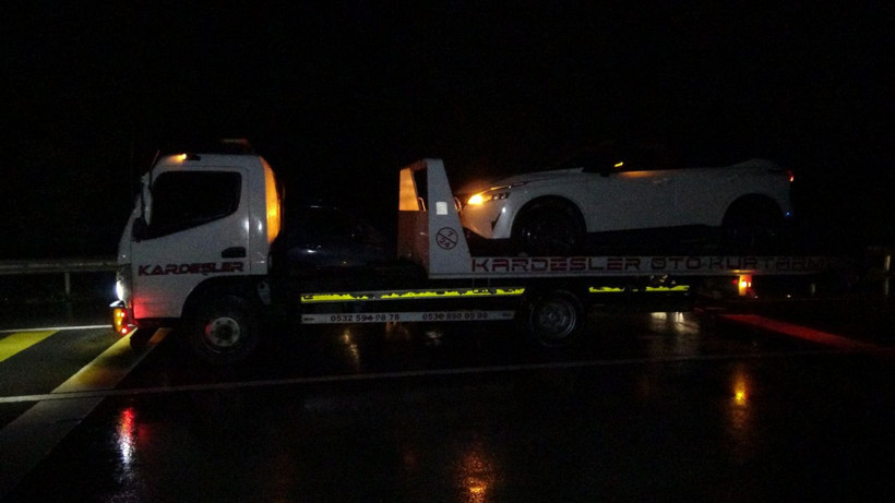 Rize'de heyelan! Karadeniz Sahil Yolu tek yönlü ulaşıma kapandı - Resim: 1