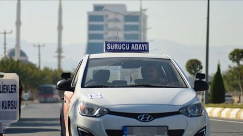 2025'te ehliyet ücretlerine büyük zam geliyor, uzmanlar uyarıyor: '31 Aralık'a bırakmayın' - Resim: 1