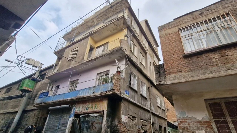 Yangında baba ve 2 çocuğu dumanların arasında kaldı - Resim: 1