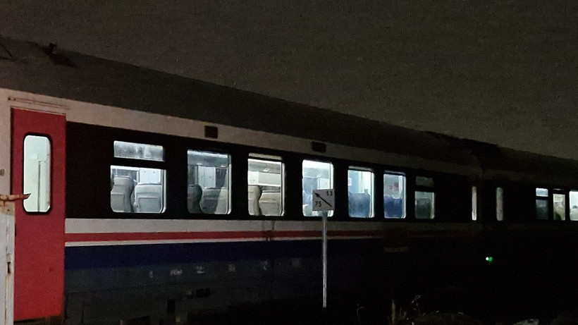 Hemzemin geçitte yolcu treni, otomobile çarptı: 1 yaralı - Resim: 3