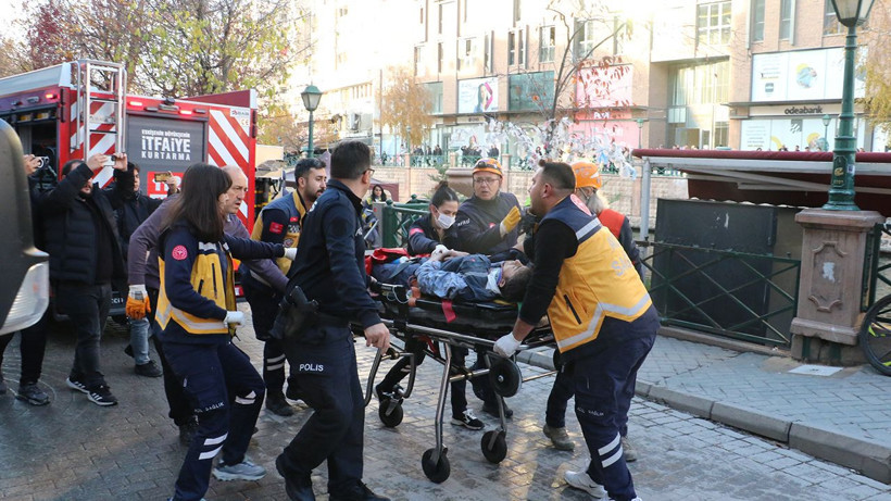 Kontrollü yıkımda tavan çöktü; 2 işçi yaralandı - Resim: 2