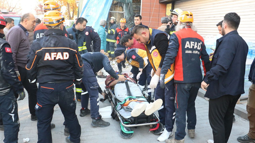 Kontrollü yıkımda tavan çöktü; 2 işçi yaralandı - Resim: 4