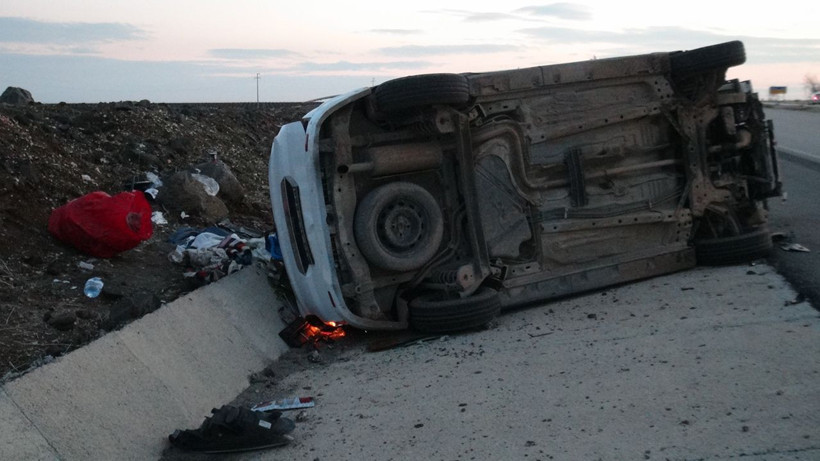 Kilis'te otomobil takla attı: 5 yaralı - Resim: 4