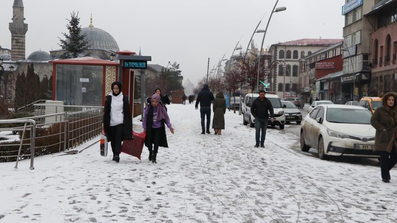 Meteoroloji’den sarı kodlu uyarı: 'Çok kuvvetli gelecek' diyerek alarm verdi, kar ve fırtınadan göz gözü görmeyecek - Resim: 4