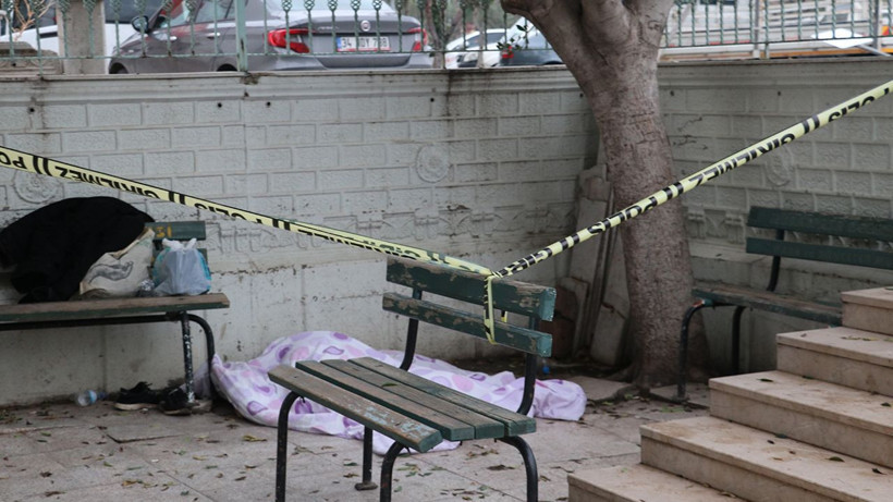 Sokakta yaşıyordu, cami avlusunda ölü bulundu - Resim: 3