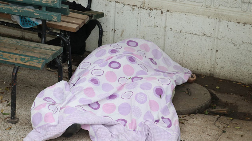 Sokakta yaşıyordu, cami avlusunda ölü bulundu - Resim: 4