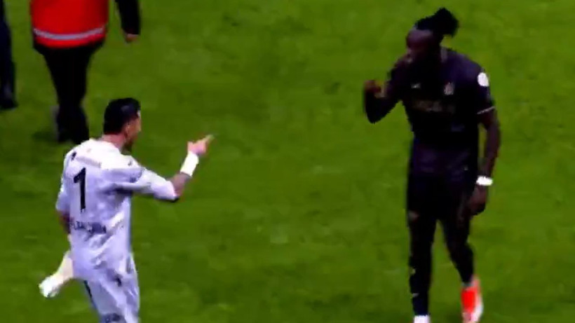 Galatasaray maçına damga vuran görüntü! İki takım arkadaşı birbirine girdi - Resim: 3