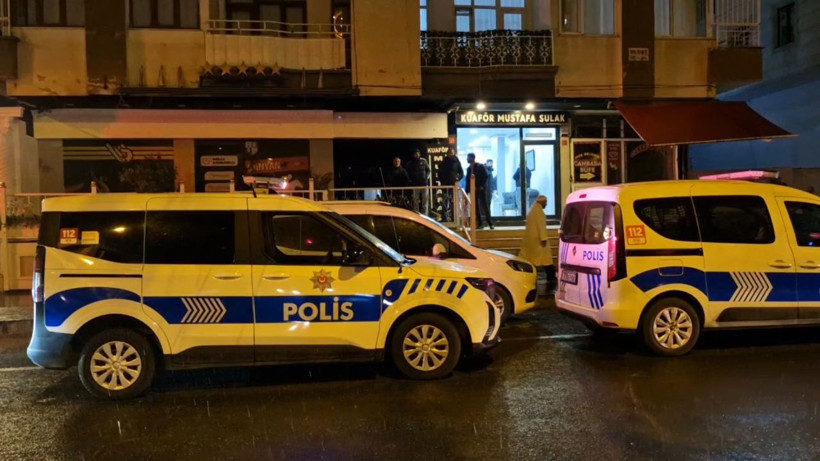 Apartman dairesinde çıkan yangında anne ve bebeği dumandan etkilendi - Resim: 3