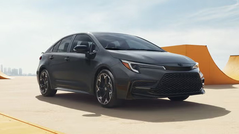 Toyota 200 değil tam 350 bin TL birden indirdi; İddialı marka en dibe çekti - Resim: 1