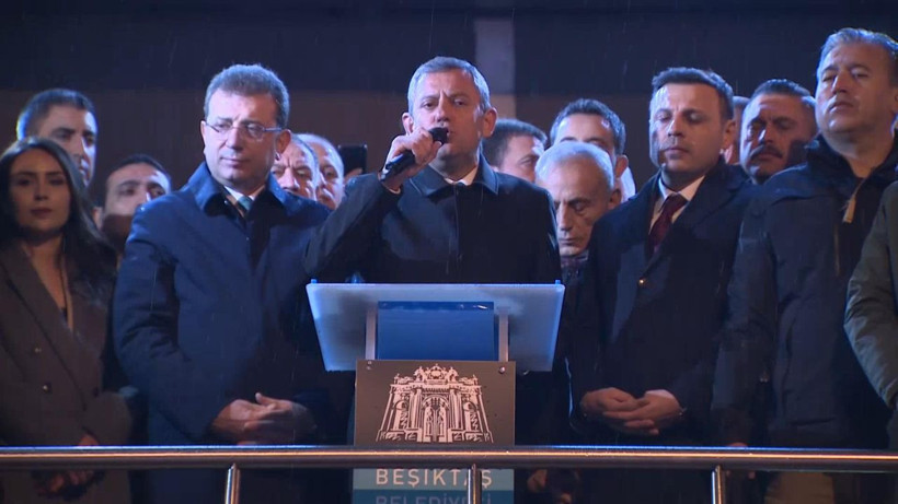 CHP lideri Özel Beşiktaş Belediyesi önünde konuştu - Resim: 4