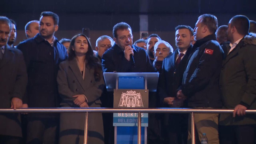 CHP lideri Özel Beşiktaş Belediyesi önünde konuştu - Resim: 3