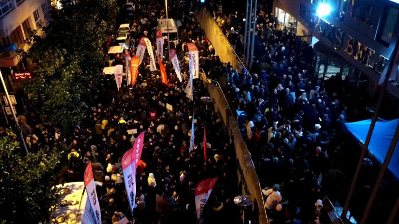 CHP lideri Özel Beşiktaş Belediyesi önünde konuştu - Resim: 2