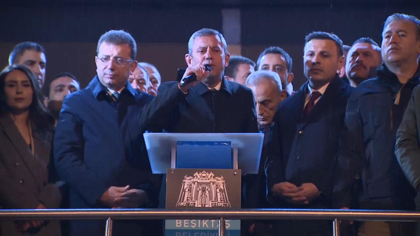 CHP lideri Özel Beşiktaş Belediyesi önünde konuştu - Resim: 1