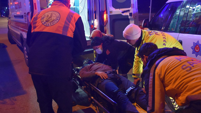 Sivas'ta yolcu otobüsü çöp kamyonuyla çarpıştı: 4 yaralı - Resim: 4