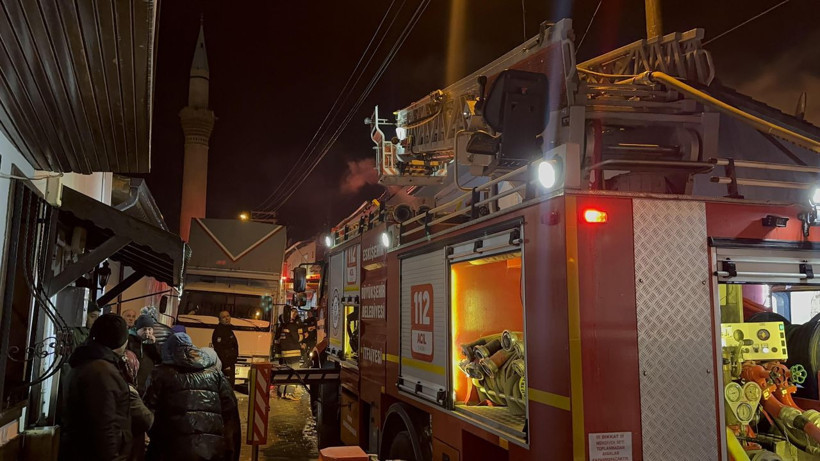 Eskişehir’de 2 katlı evde çıkan yangını itfaiye söndürdü - Resim: 1