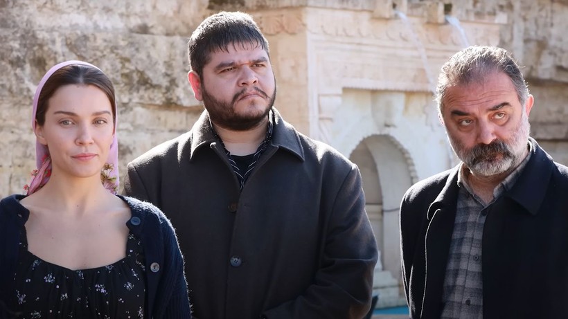 Uzak Şehir dizisinin başrol oyuncusu değişti; Ozan Akbaba hayranları çıldırmasın da ne yapsın - Resim: 4