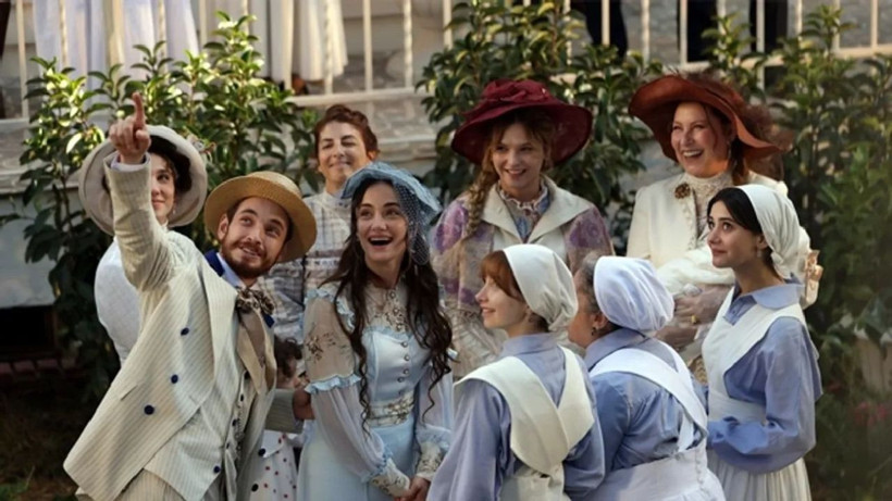 Şakir Paşa Ailesi'nde gelin kayınpederiyle öpüştü! Ortalığı yıkan sahneye yorum yağdı: 'Kusasım geldi' - Resim: 1