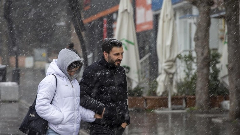 17 ile sarı alarm: İstanbul'da kar fırtınası! Sıcaklıklar 10 derece düşüyor - Resim: 1