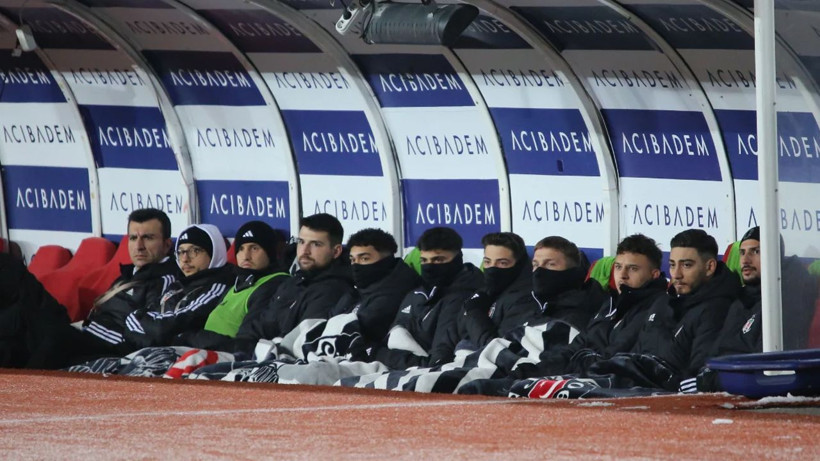 Beşiktaşlı futbolcular battaniyeye sarıldı - Resim: 1
