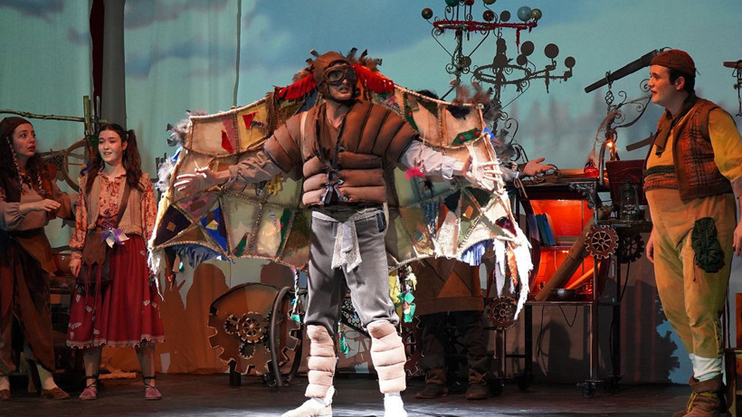 'Uçtu Uçtu Hezarfen' müzikali Şırnak'ta sahnelendi - Resim: 1