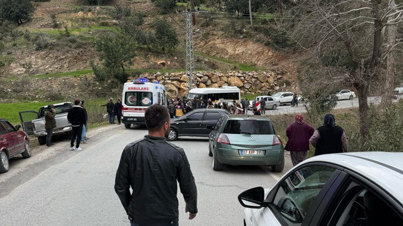 Öğrenci servisiyle kamyonet çarpıştı; 20 öğrenci yaralandı - Resim: 2