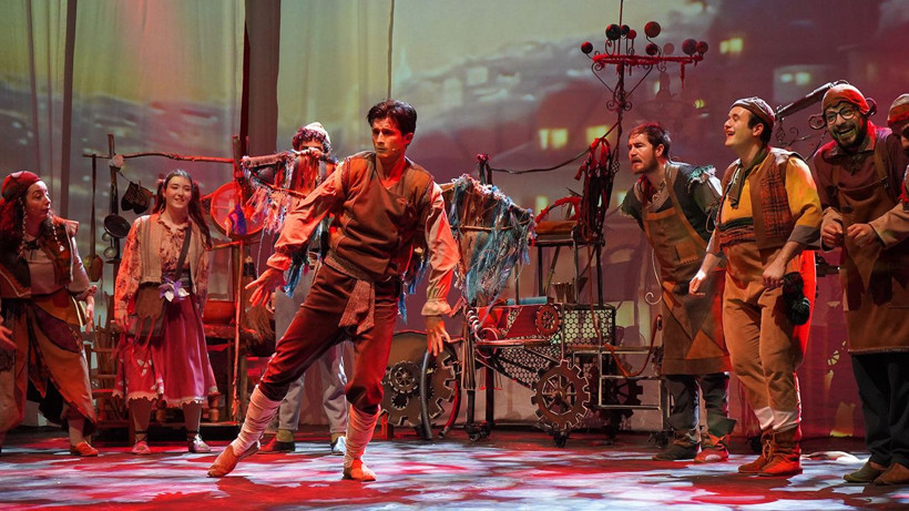 'Uçtu Uçtu Hezarfen' müzikali Şırnak'ta sahnelendi - Resim: 2