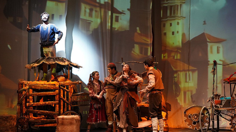 'Uçtu Uçtu Hezarfen' müzikali Şırnak'ta sahnelendi - Resim: 4