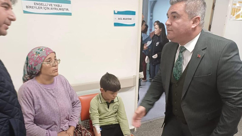 Öğrenci servisiyle kamyonet çarpıştı; 20 öğrenci yaralandı - Resim: 4