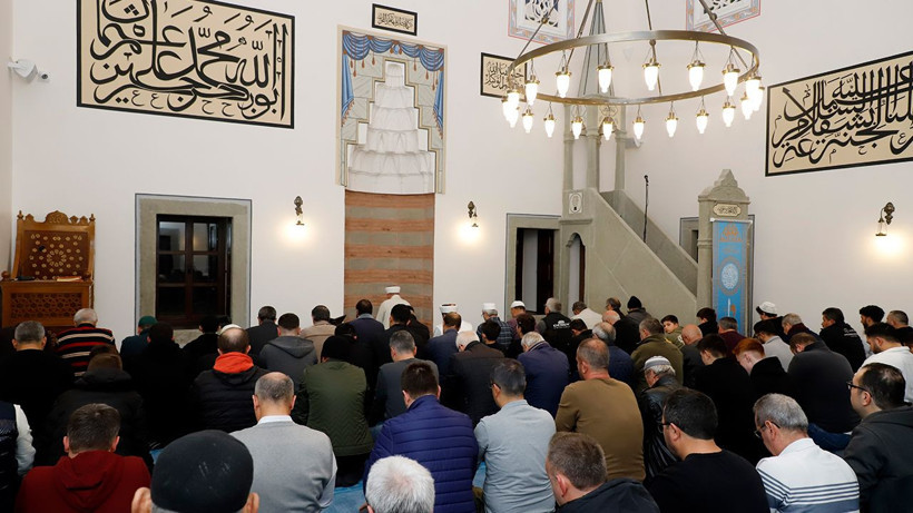 Keşan'da restorasyonun ardından 5 asırlık camide ilk teravih namazı kılındı - Resim: 1