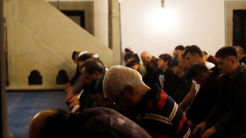 Keşan'da restorasyonun ardından 5 asırlık camide ilk teravih namazı kılındı - Resim: 2