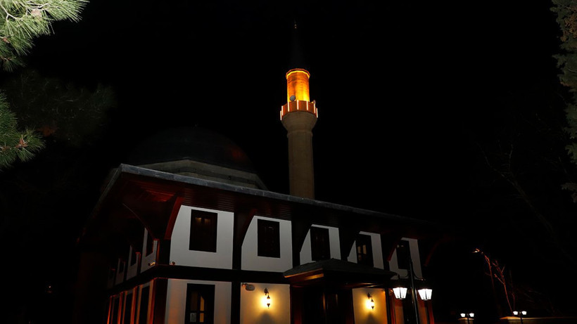 Keşan'da restorasyonun ardından 5 asırlık camide ilk teravih namazı kılındı - Resim: 3